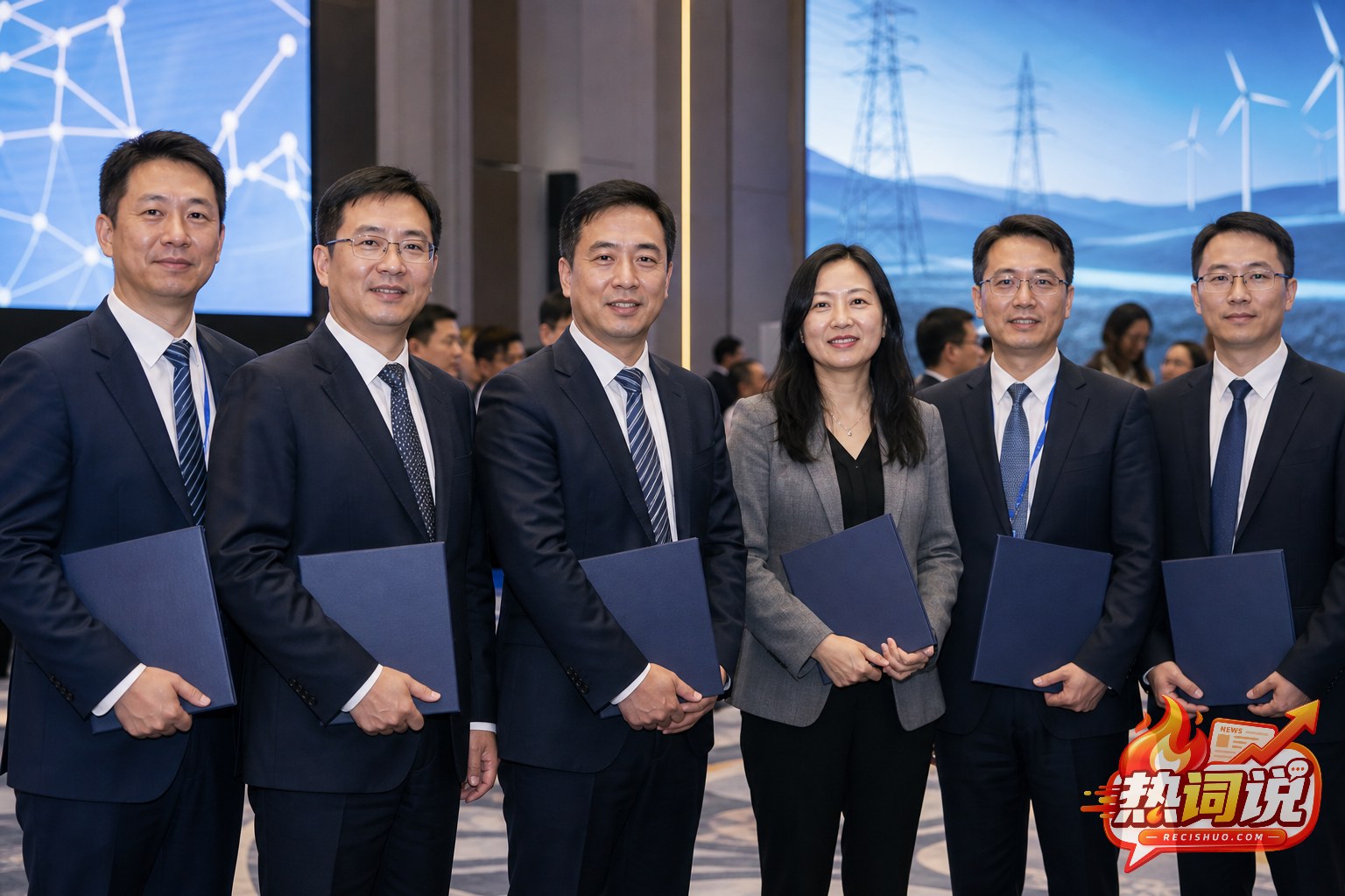 中国电工技术专家在国际标准会议现场合影的新闻配图