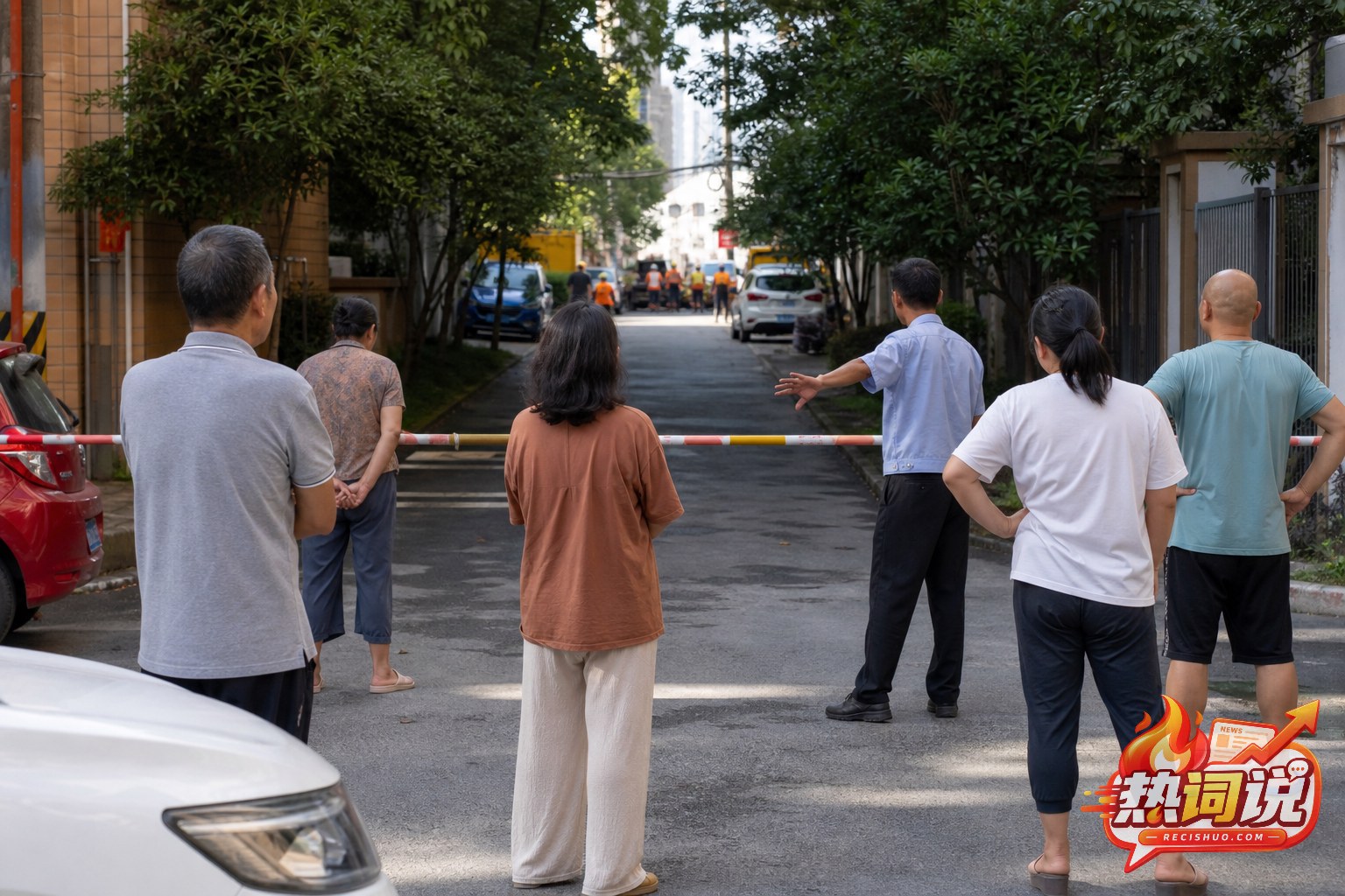 社区居民停留在警戒区域外并配合现场疏导的安全示意图