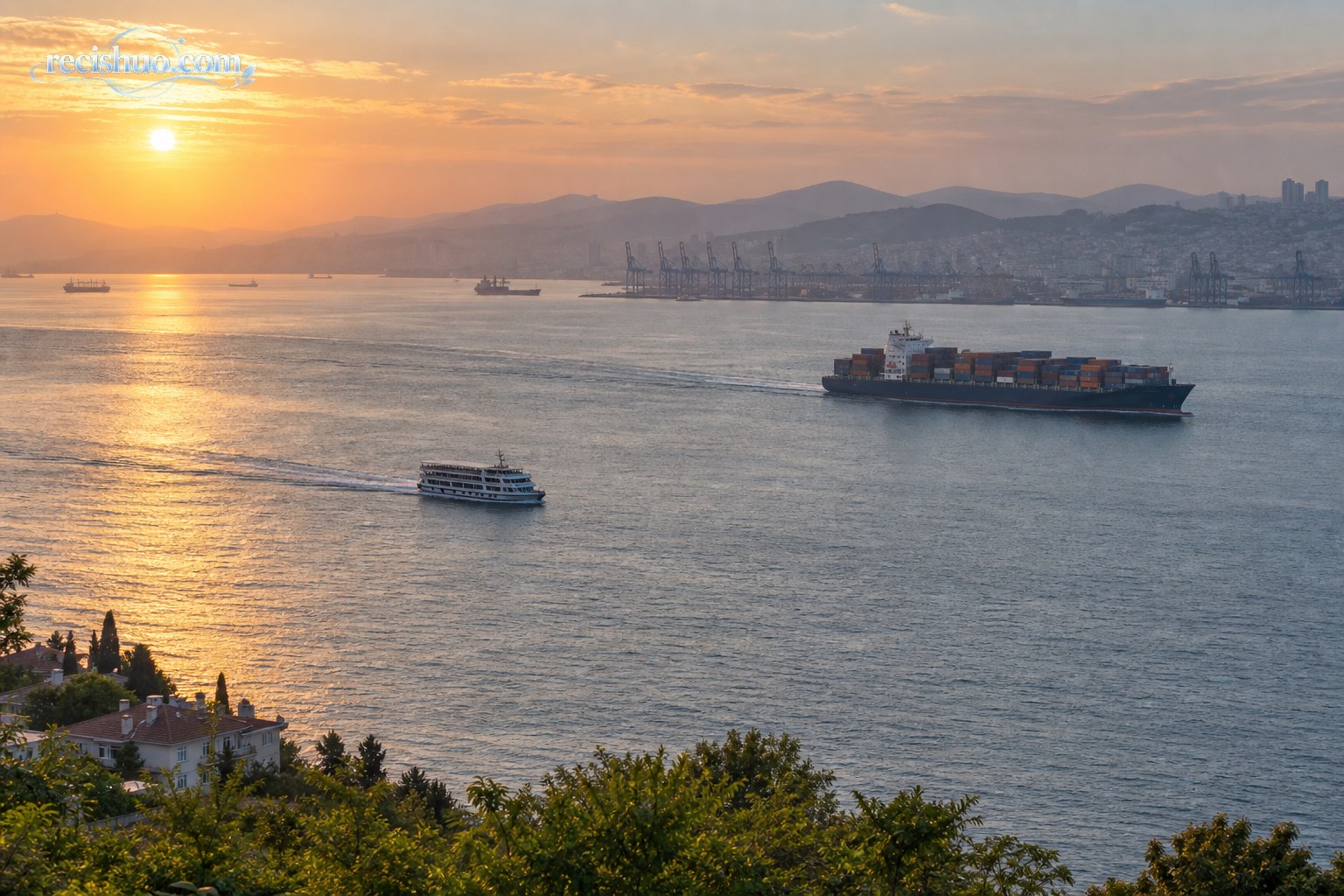 夕阳下民用货轮与客船有序通过海峡港区